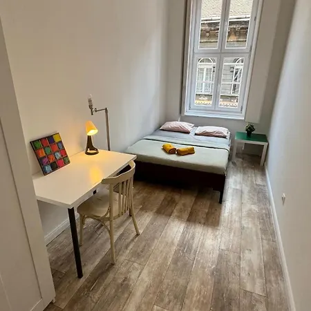 Apartment The 5-bedroom Downtown *