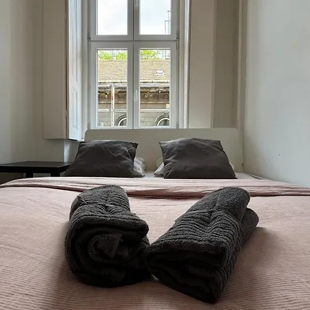The 5-bedroom Downtown Apartment