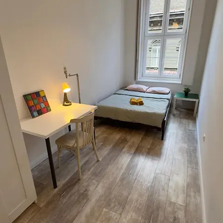 The 5-bedroom Downtown Apartment