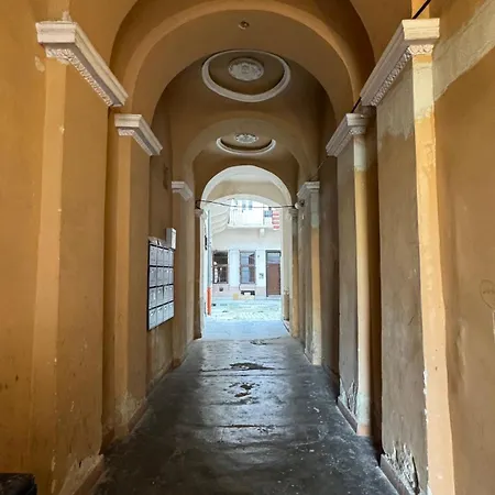 The 5-bedroom Downtown Boedapest